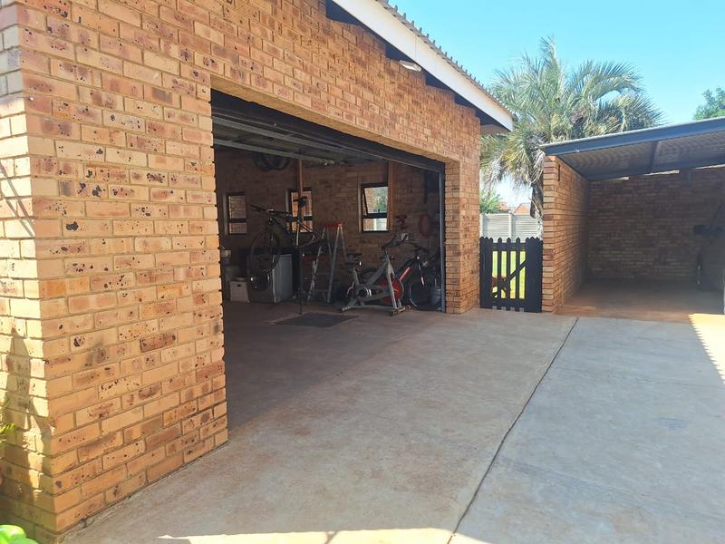 2 Bedroom Property for Sale in Adamayview North West